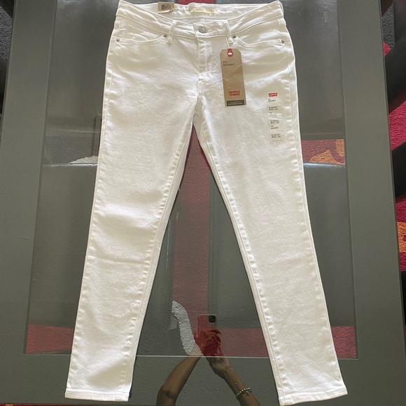 Levi's Denim - NWT Levi’s White Skinny Cropped Jeans. Size 29/8